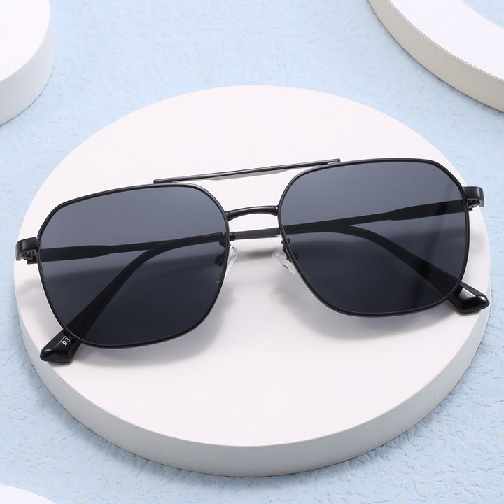 Women Fashionable Oversized Sunglasses in Elegant Shield Design Bowlift