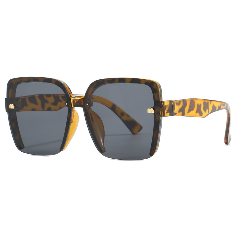 Women's oversized sunglasses with stylish, modern frame Bowlift