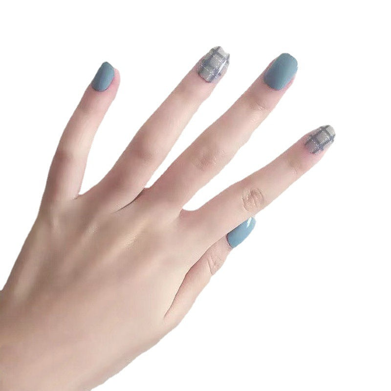 Artificial nails in an elegant plaid pattern Bowlift