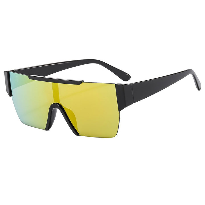 Ladies Sporty Oversized Sunglasses with Modern Protective Frame Bowlift