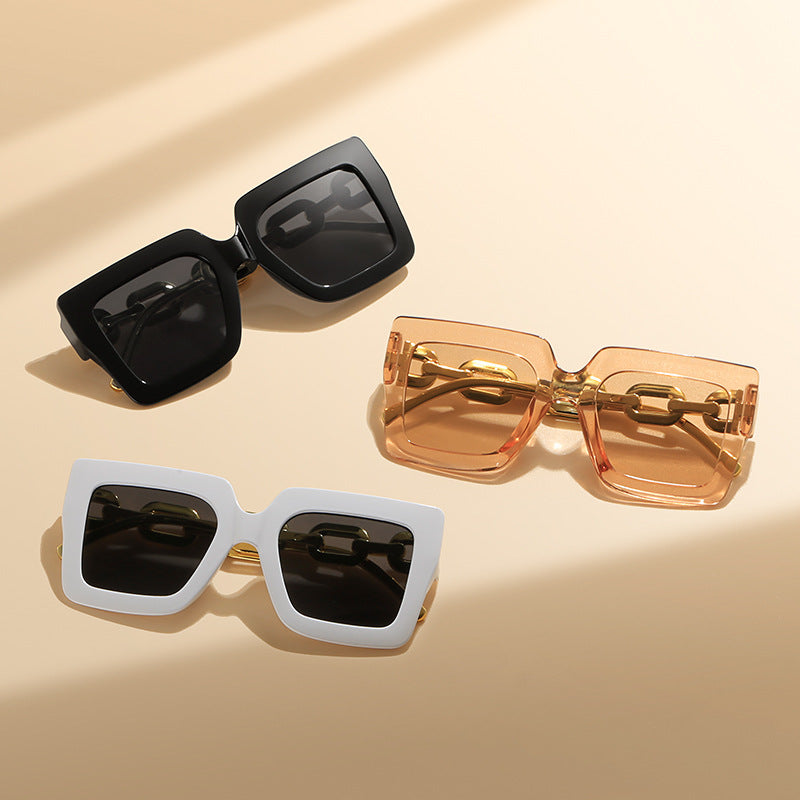 Women's fashionable sunglasses with unique rectangular frame and chain details Bowlift