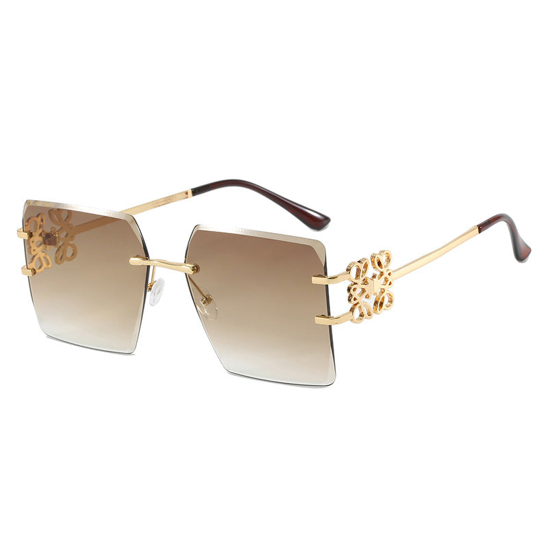 Women's fashionable sunglasses with exceptional design and golden accents Bowlift