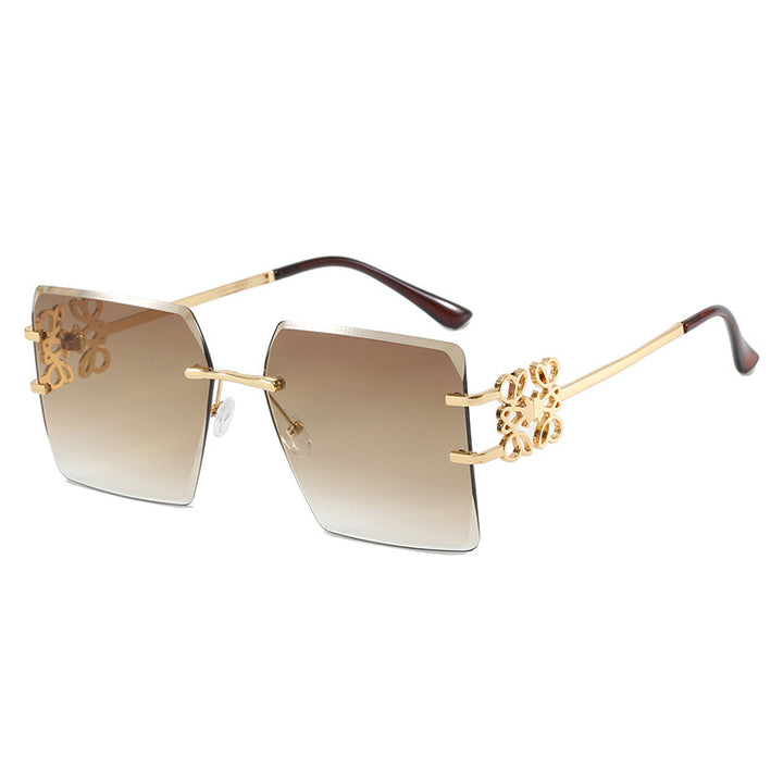 Women's fashionable sunglasses with exceptional design and golden accents Bowlift