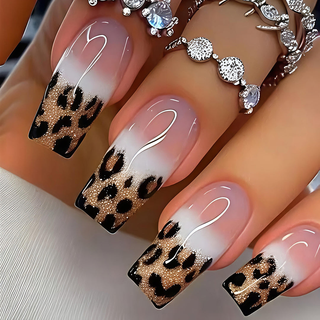 Artificial nails with elegant leopard pattern Bowlift