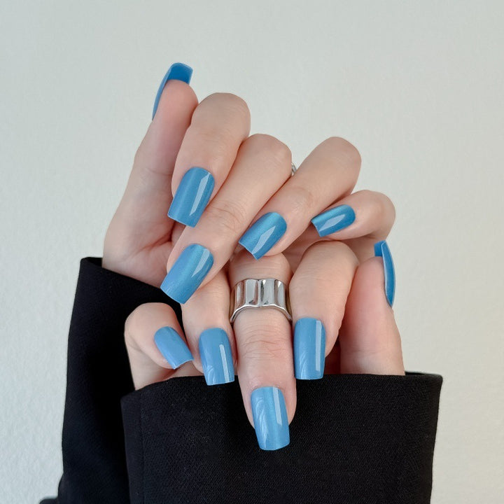 Long-lasting acrylic nails Bowlift