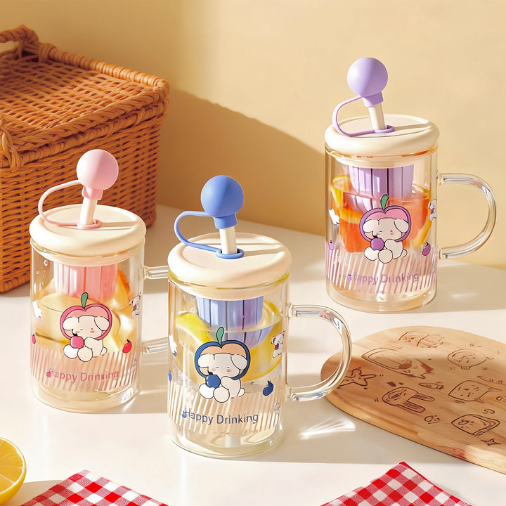 Ladies drinking glass with creative silicone lid and integrated straw Bowlift