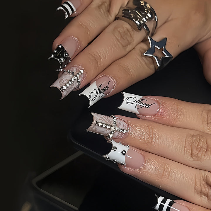 Artificial nails with glamorous 3D decorations Bowlift