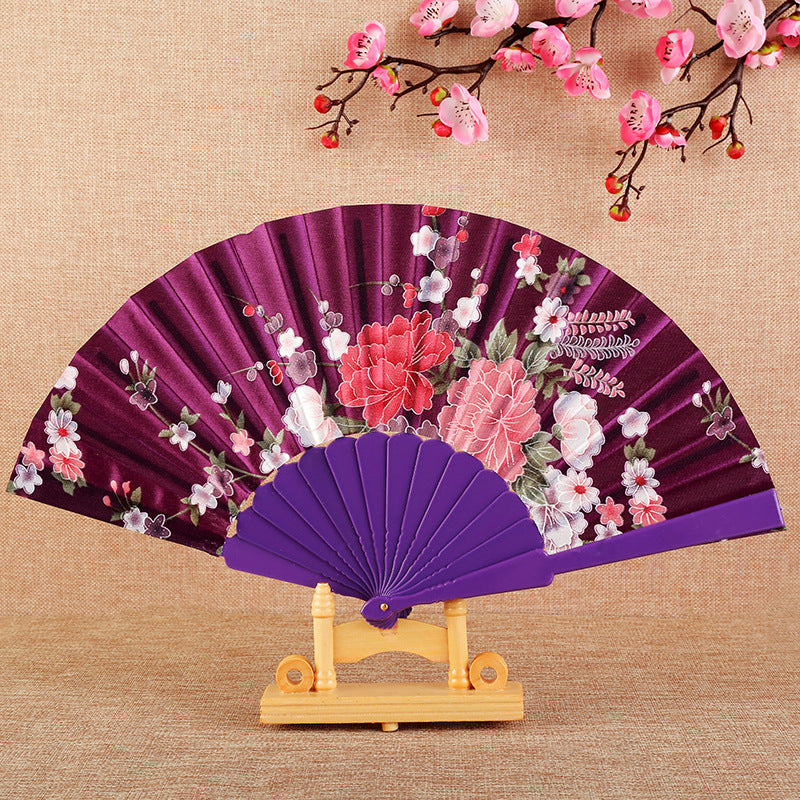 Ladies decorative fan Bowlift