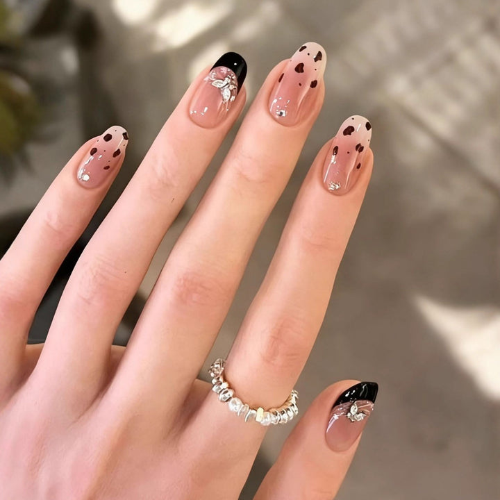 Artificial Nails In Elegant Glitter Finish Bowlift