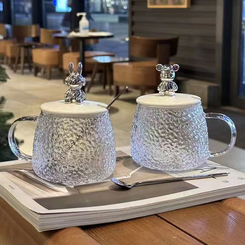 Women's tea cups with decorative lid and spoon Bowlift