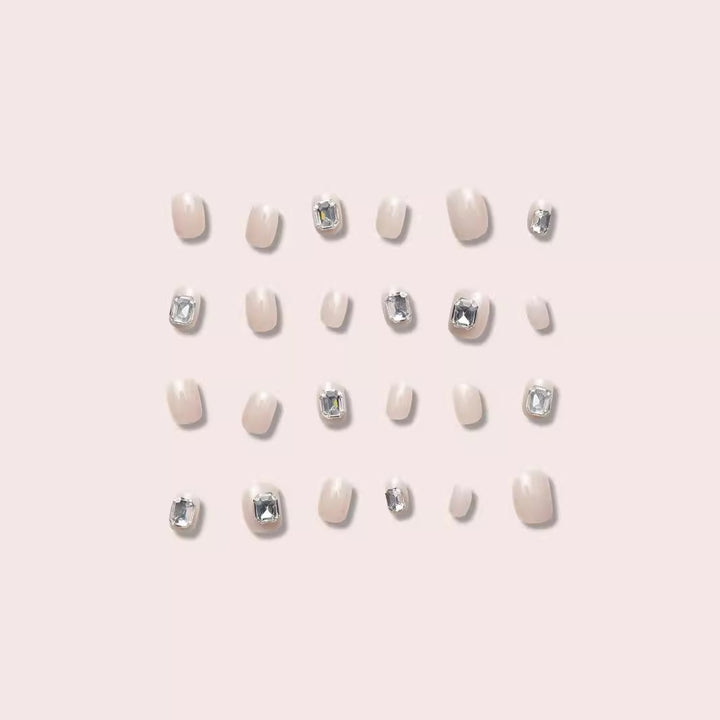 Glamorous Rhinestone-Embellished Press-On Nails Bowlift