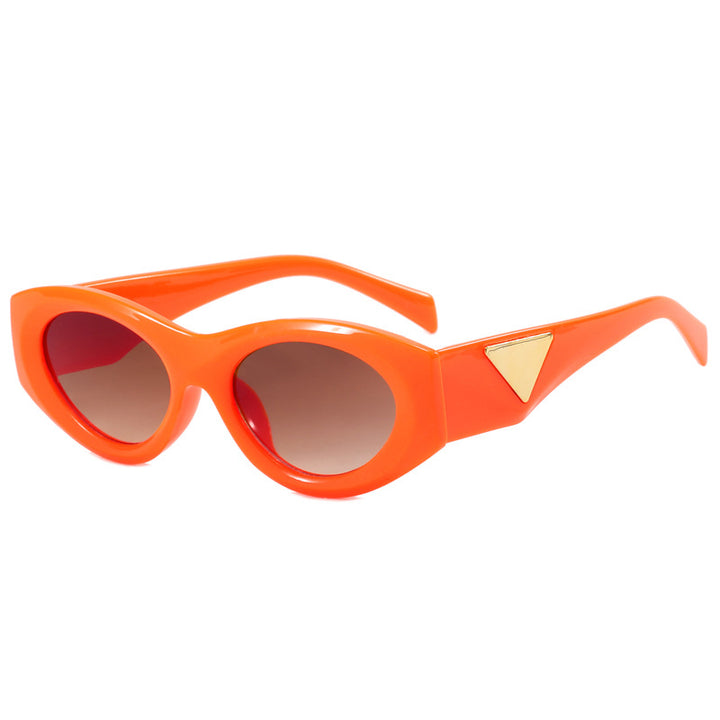 Women Retro-inspired Sunglasses with distinctive accents Bowlift