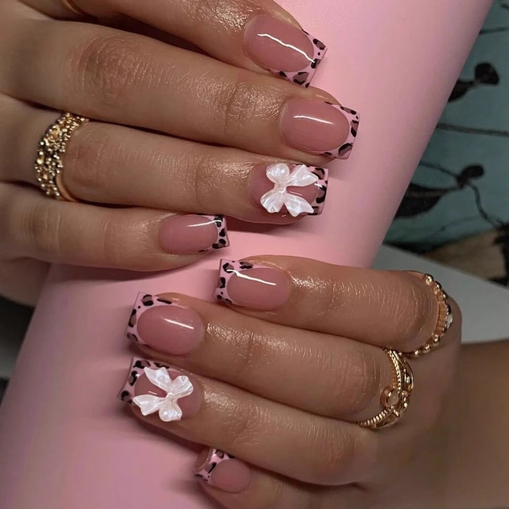 Nail art set with glamorous 3D flower decorations Bowlift
