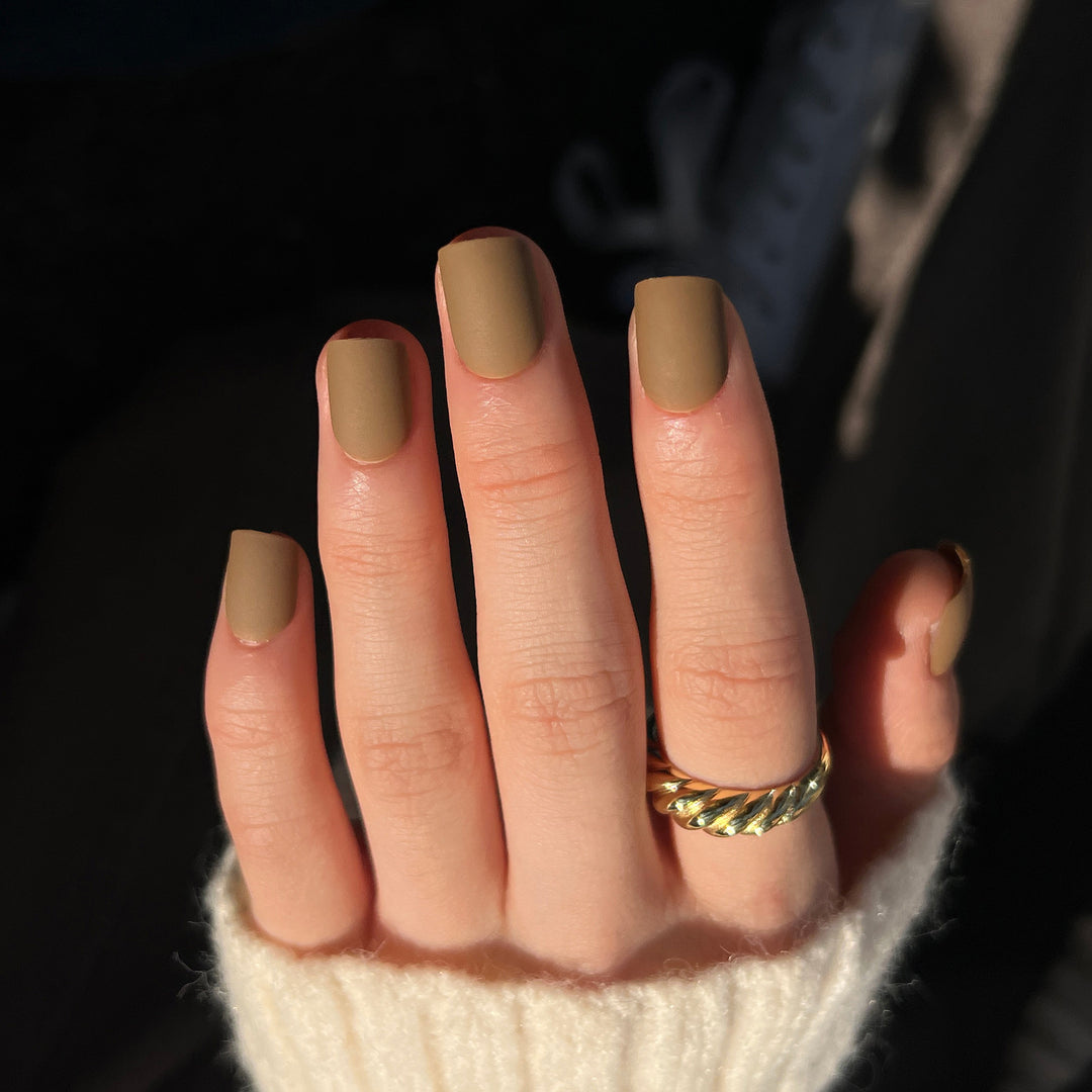 Matt lacquered nail art Bowlift