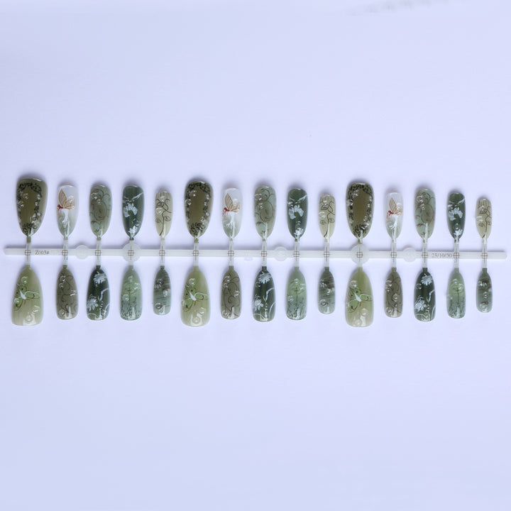 Artificial fingernails with handmade natural motifs Bowlift