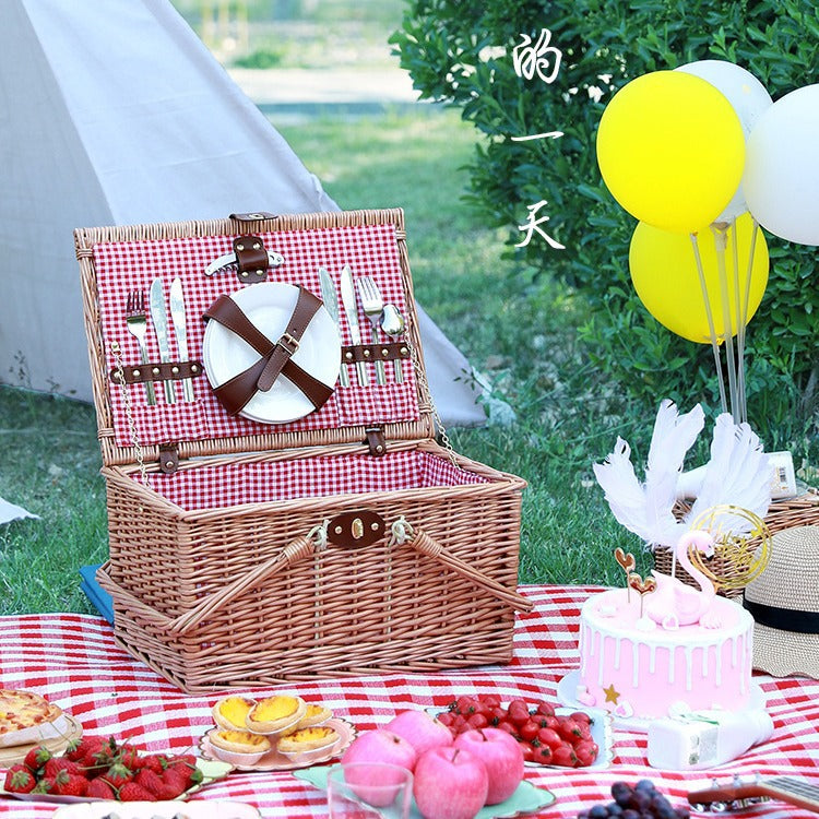 Women's picnic basket with integrated dinnerware set and robust details Bowlift