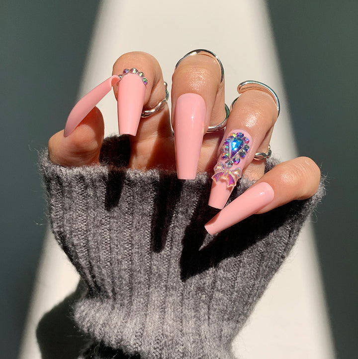 Nail art with heart and lip designs Bowlift