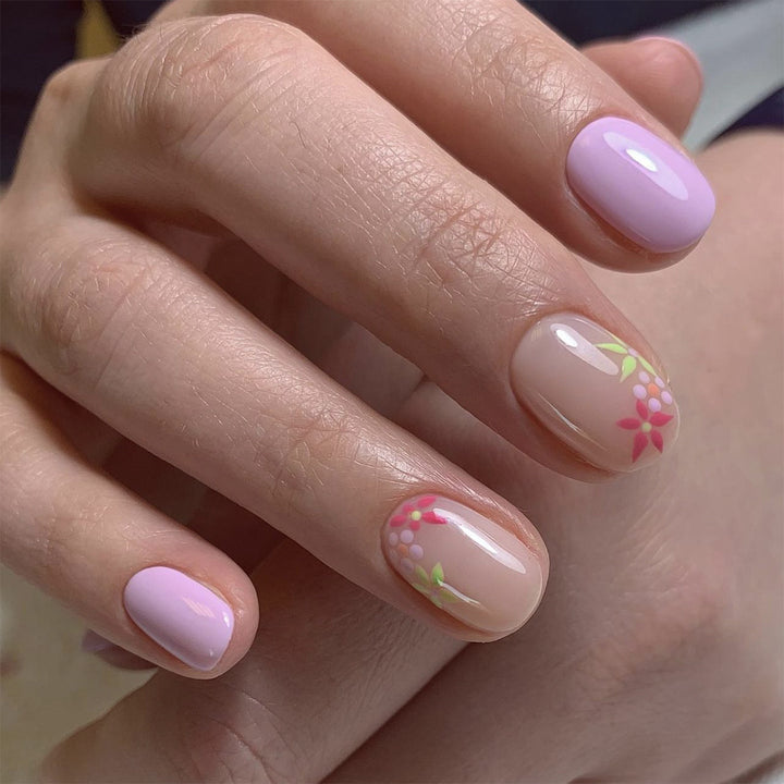 Artful nail extensions with an elegant leaf pattern Bowlift