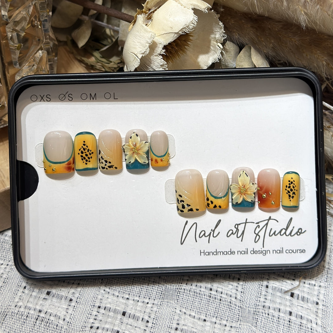 Floral Themed Press-On Nail Art Set Bowlift