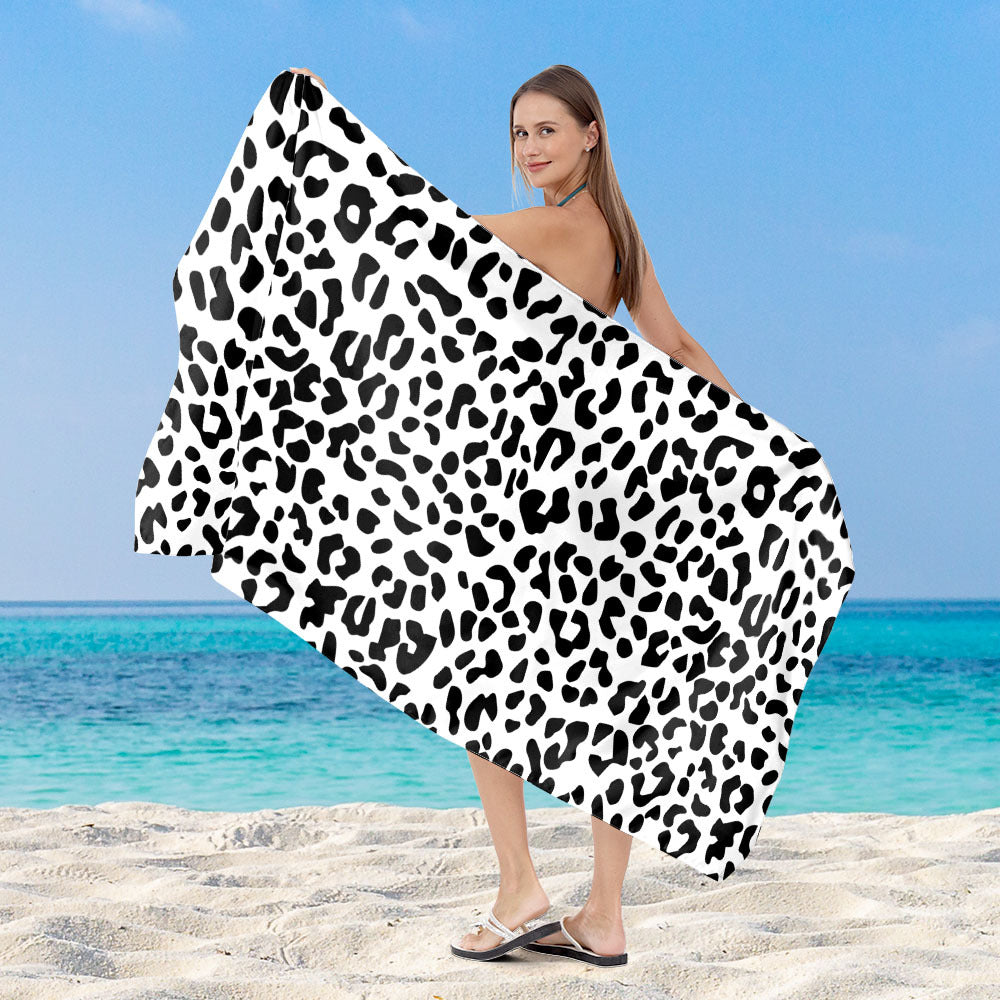 Beach towel with artistic mandala design Bowlift
