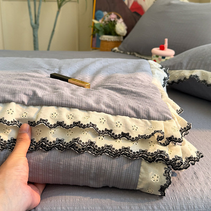 Women's bedspread with elegant lace embellishments and fine cotton surface Bowlift