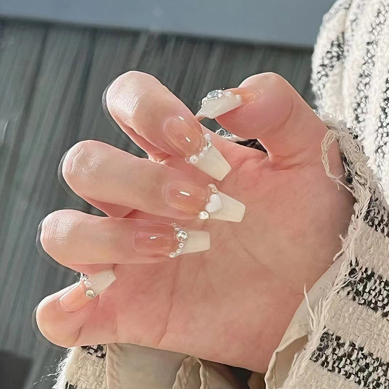 Glamorous designer nails Bowlift