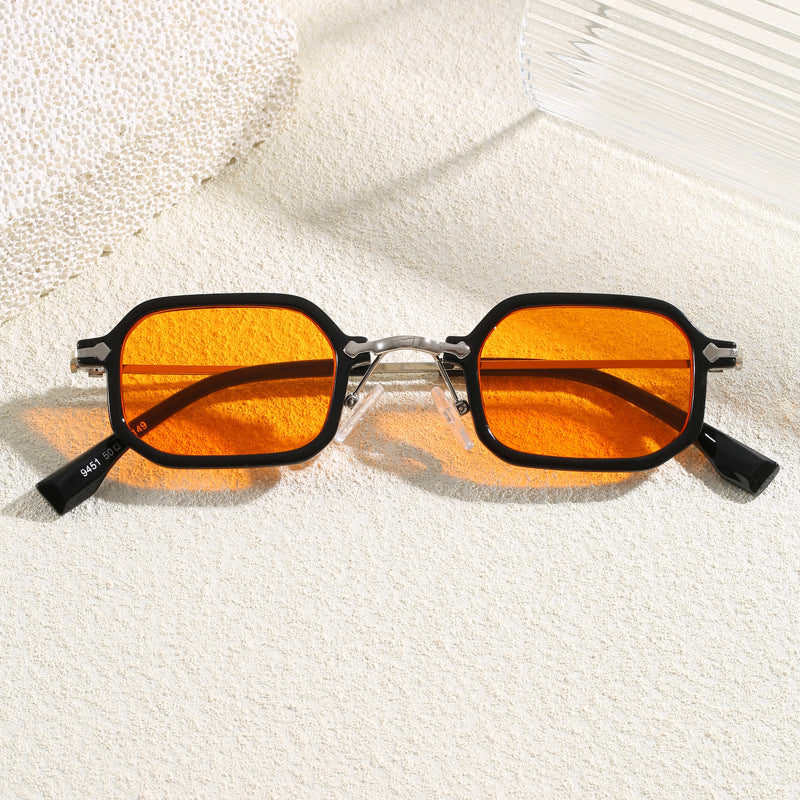 Fashionable Oversized Sunglasses in Modern Design Bowlift