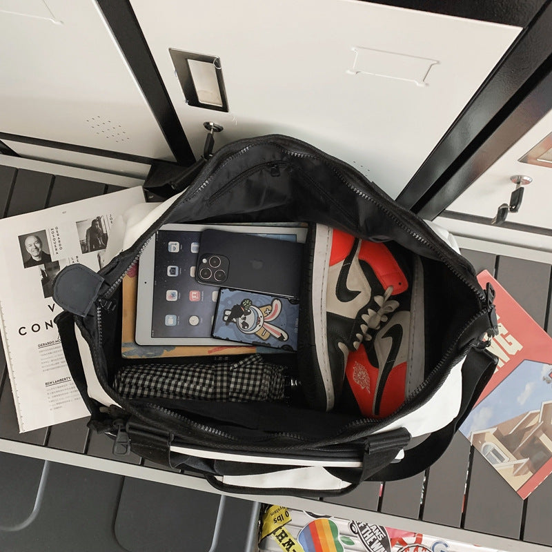 Practical sports and travel bag with ergonomic design Bowlift