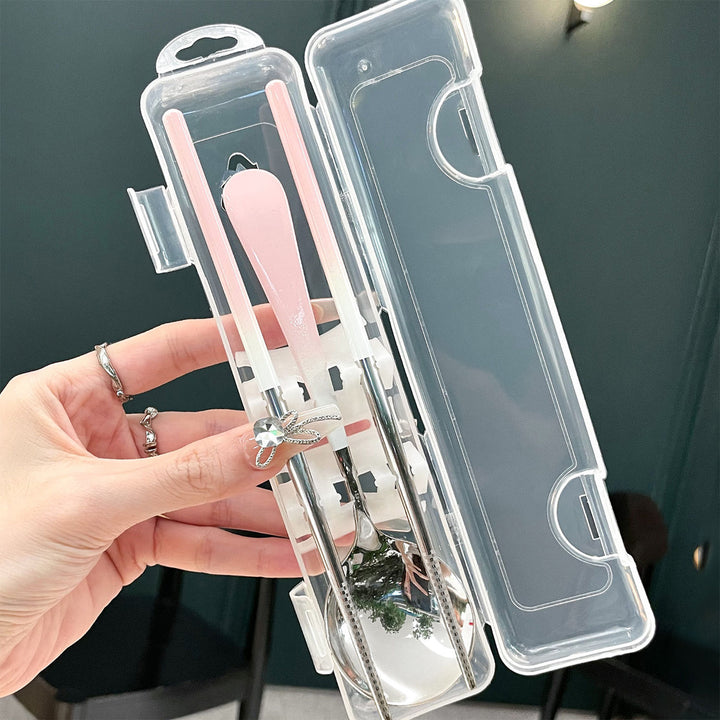 Portable cutlery set in hygienic storage box Bowlift