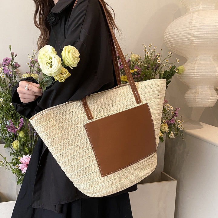 Fashionable straw bag with leather accents Bowlift