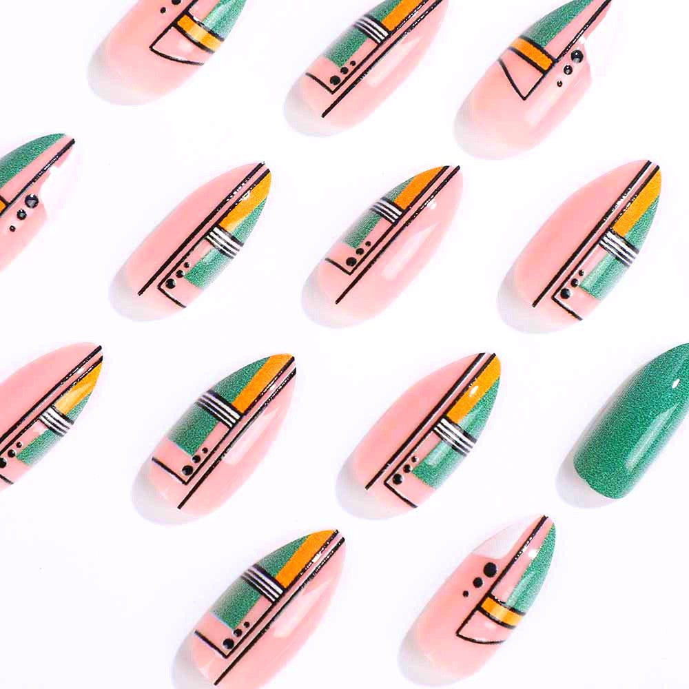 Creative design artificial nails with piano keys motif Bowlift
