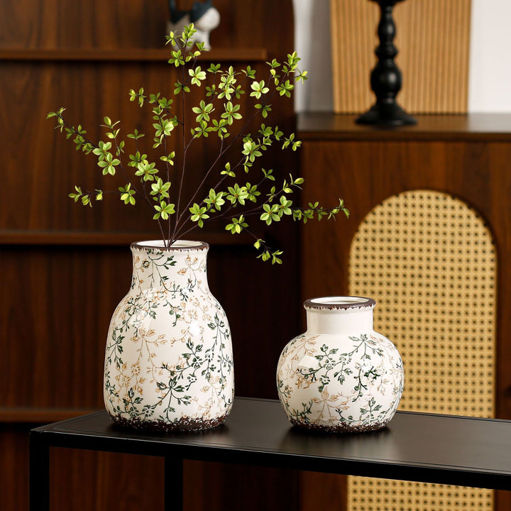Elegant and artistically decorated ceramic vase Bowlift