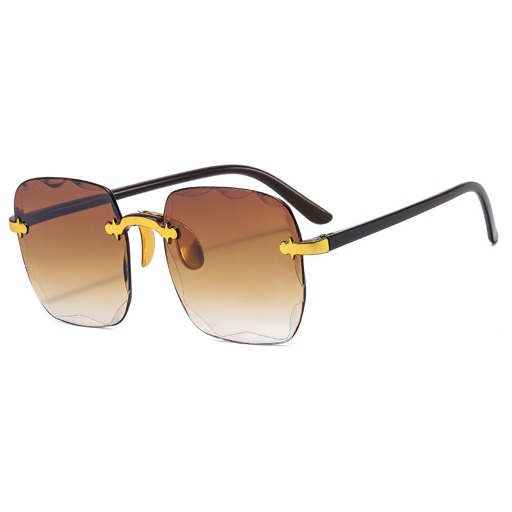 Ladies oversized sunglasses with unique design elements Bowlift