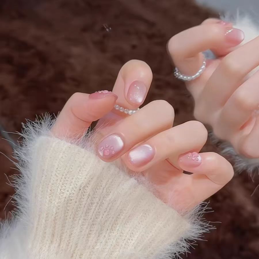 Artistic Press-On Nail Design Bowlift