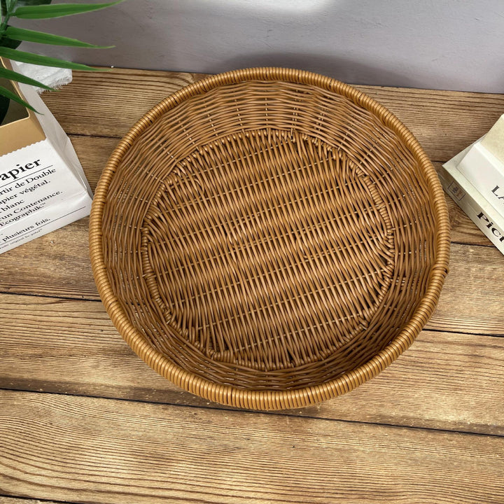 Women’s round serving basket made of woven rattan Bowlift