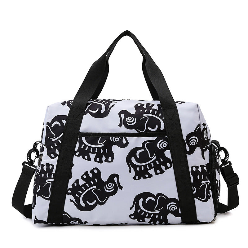 Sporty travel bag with playful elephant pattern Bowlift