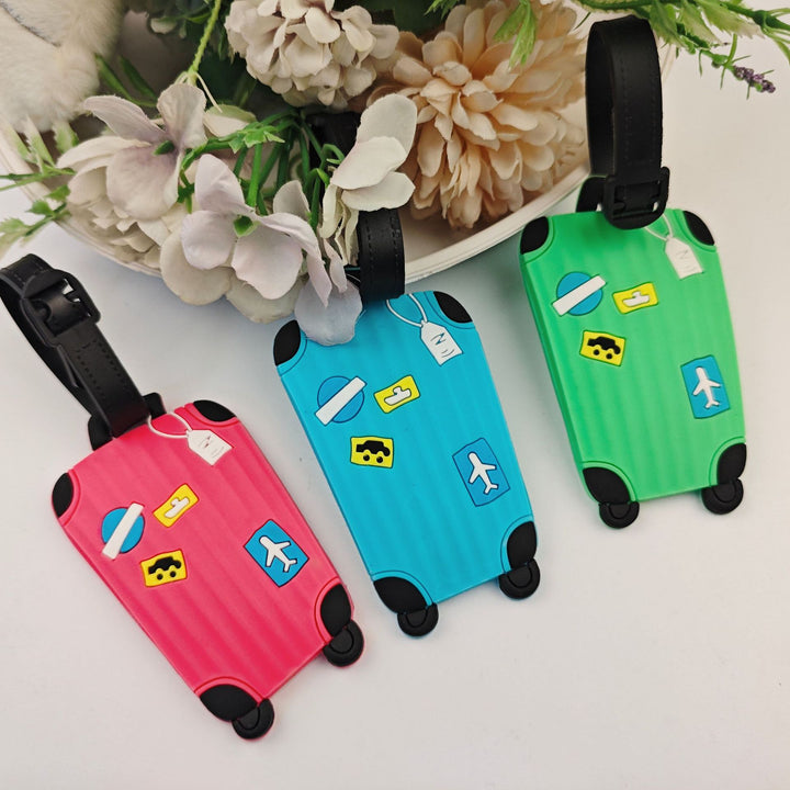 Unisex luggage tag in playful suitcase design Bowlift