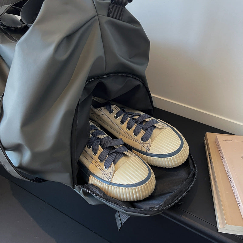 Sporty Travel Bag With Maximum Functionality Bowlift