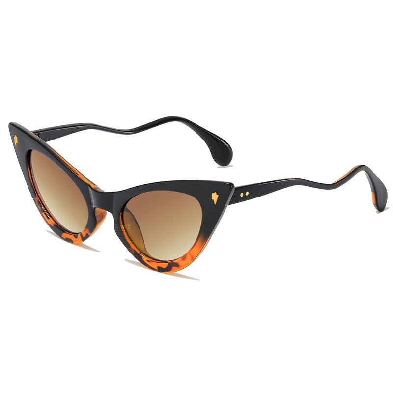 Women's Cat-Eye Sunglasses with Mirrored Lenses and Elegant Detail Bowlift