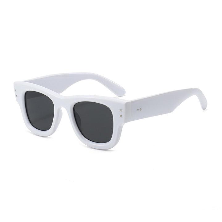 Retro-Influenced Bold Frame Sunglasses Bowlift