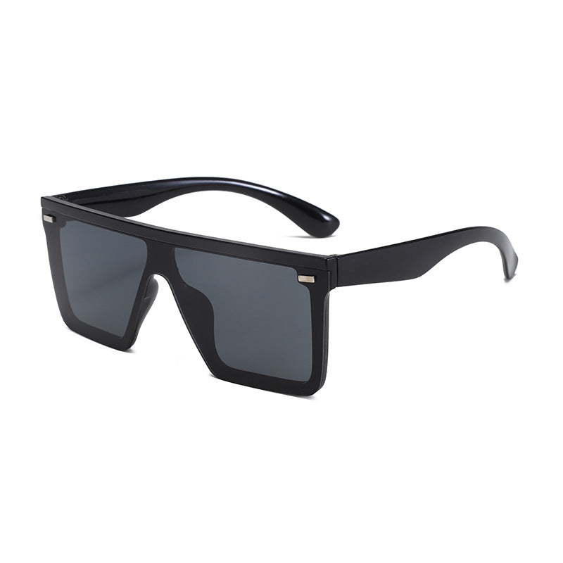 Women's Sporty Oversized Sunglasses with Modern Frame Bowlift