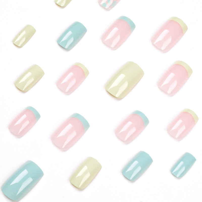 Artful nail extensions in trendy floral design Bowlift