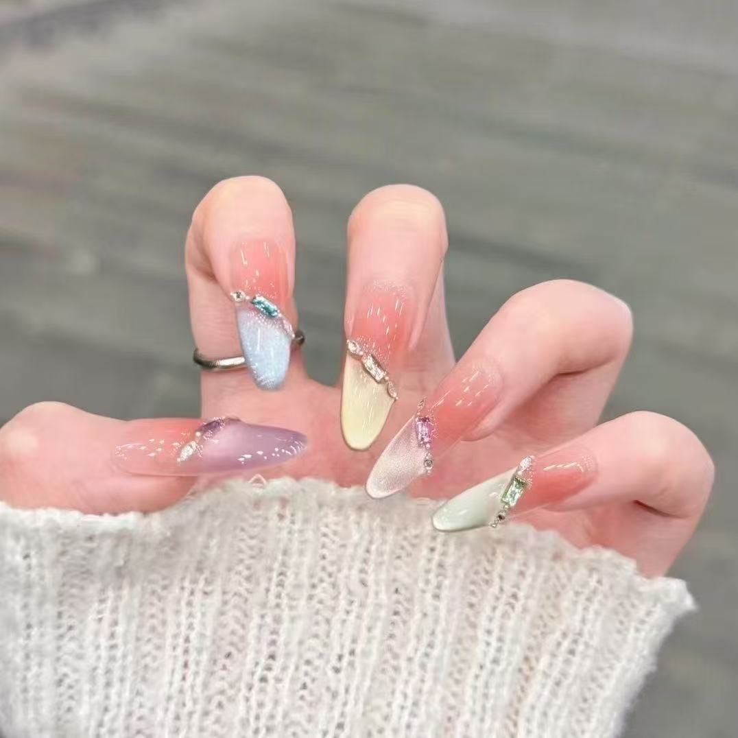 Glamorous Press-On Nail Set Bowlift