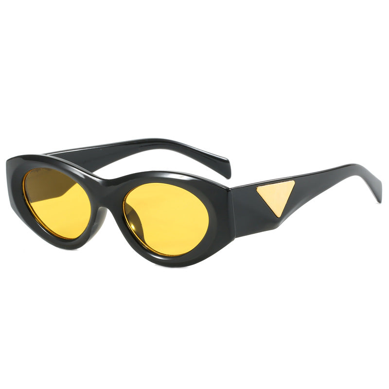 Women Retro-inspired Sunglasses with distinctive accents Bowlift