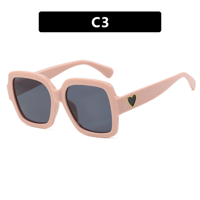 Women's square sunglasses with fashionable heart accent Bowlift