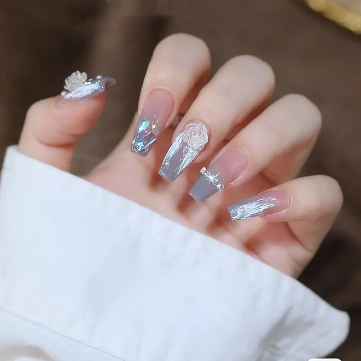 Nails with 3D flowers and glitter Bowlift