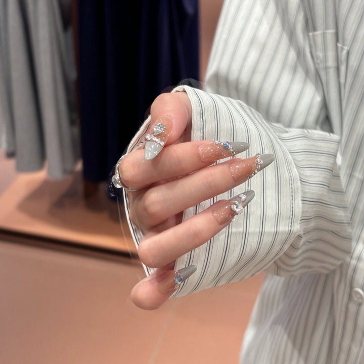 Glamorous Rhinestone-Embellished Press-On Nails Bowlift