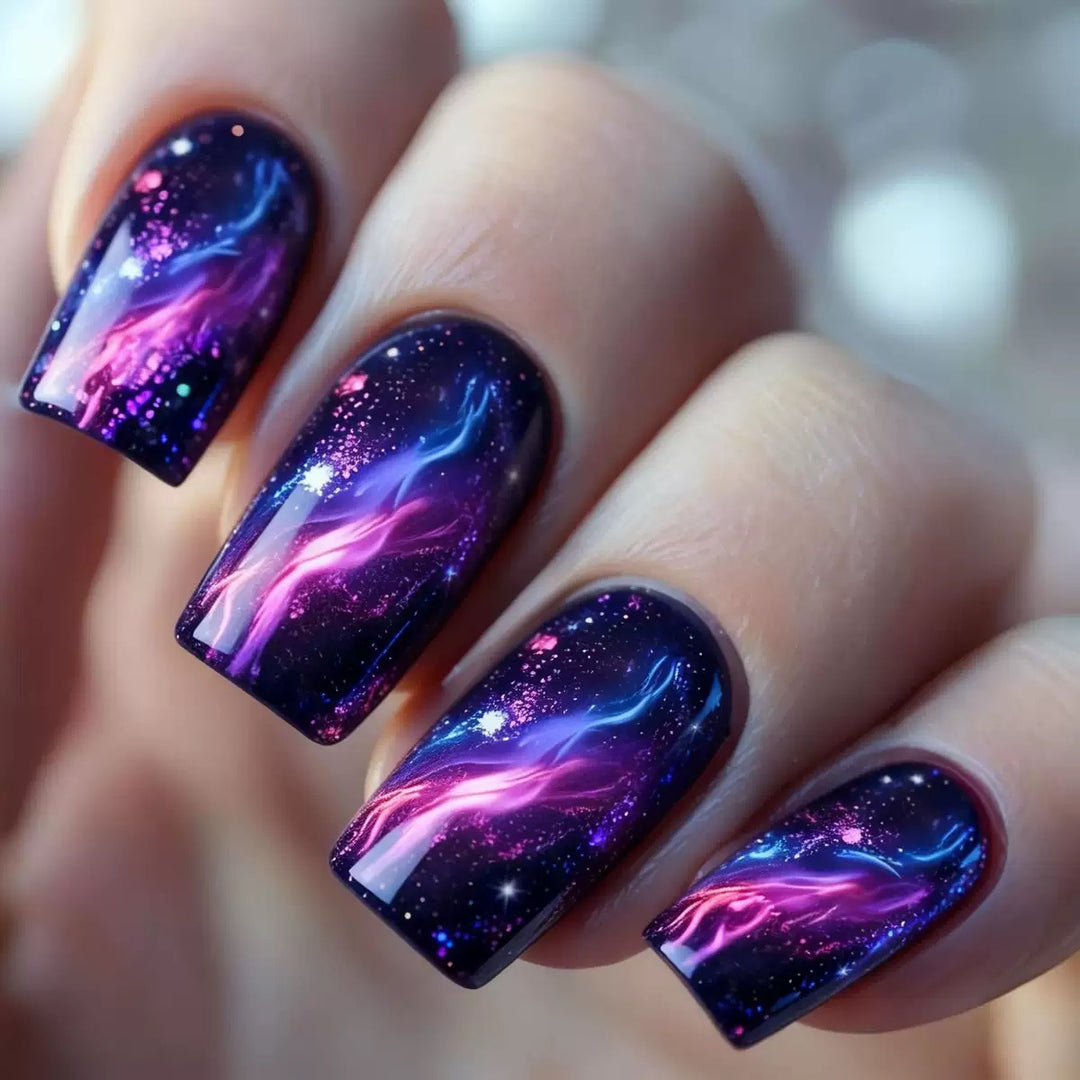 Nail art set with galactic design Bowlift
