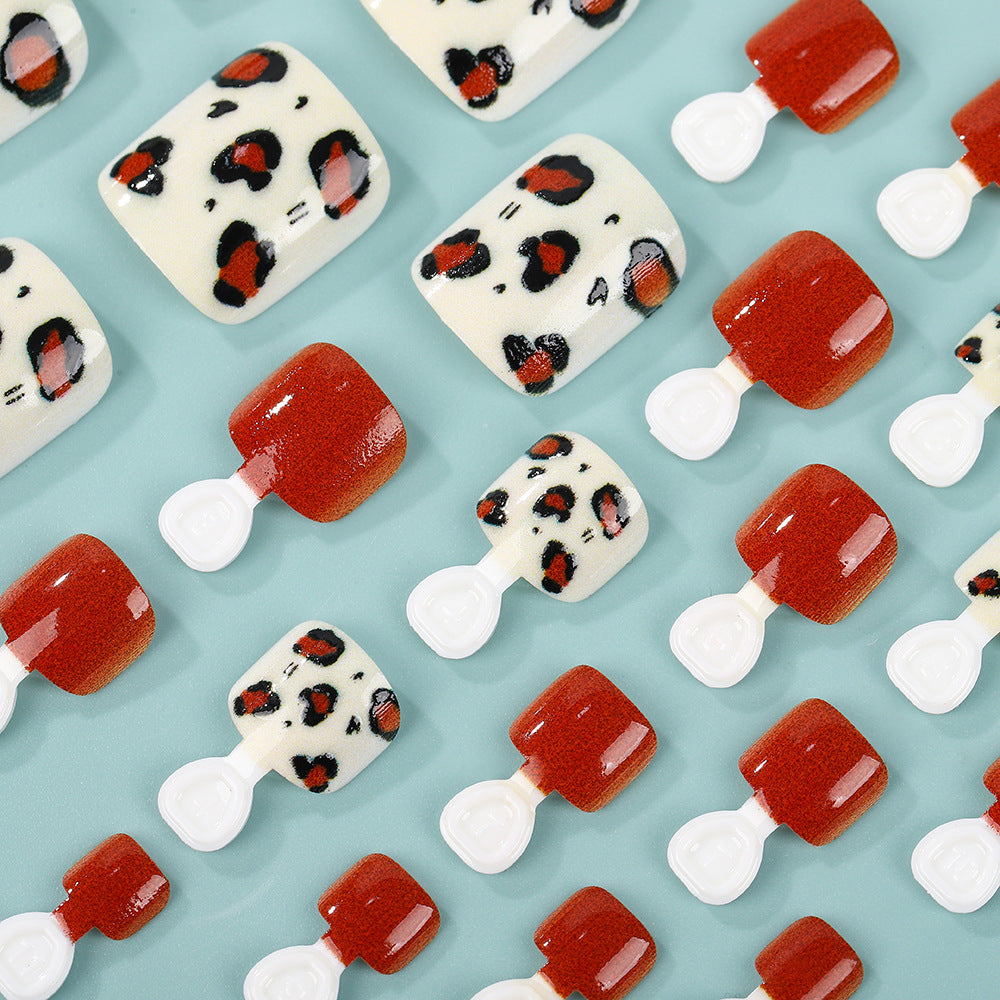 Creative and elegant art nails Bowlift
