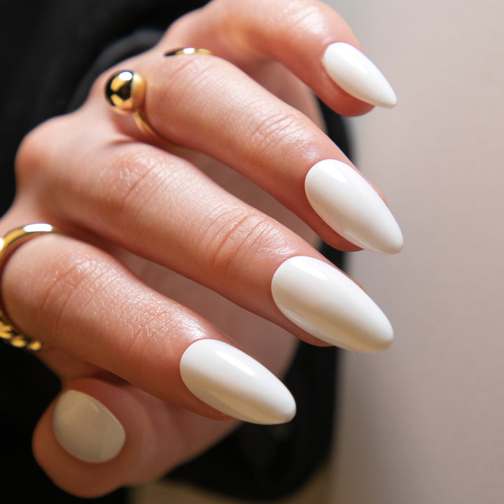 elegant Stiletto nails in high gloss finish Bowlift